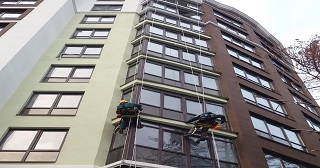 Установка крыши на балкон Муравленко цена от 1055 руб. м/2.