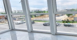 Панорамное остекление балкона Муравленко цена от 11 тыс. руб. м/п.